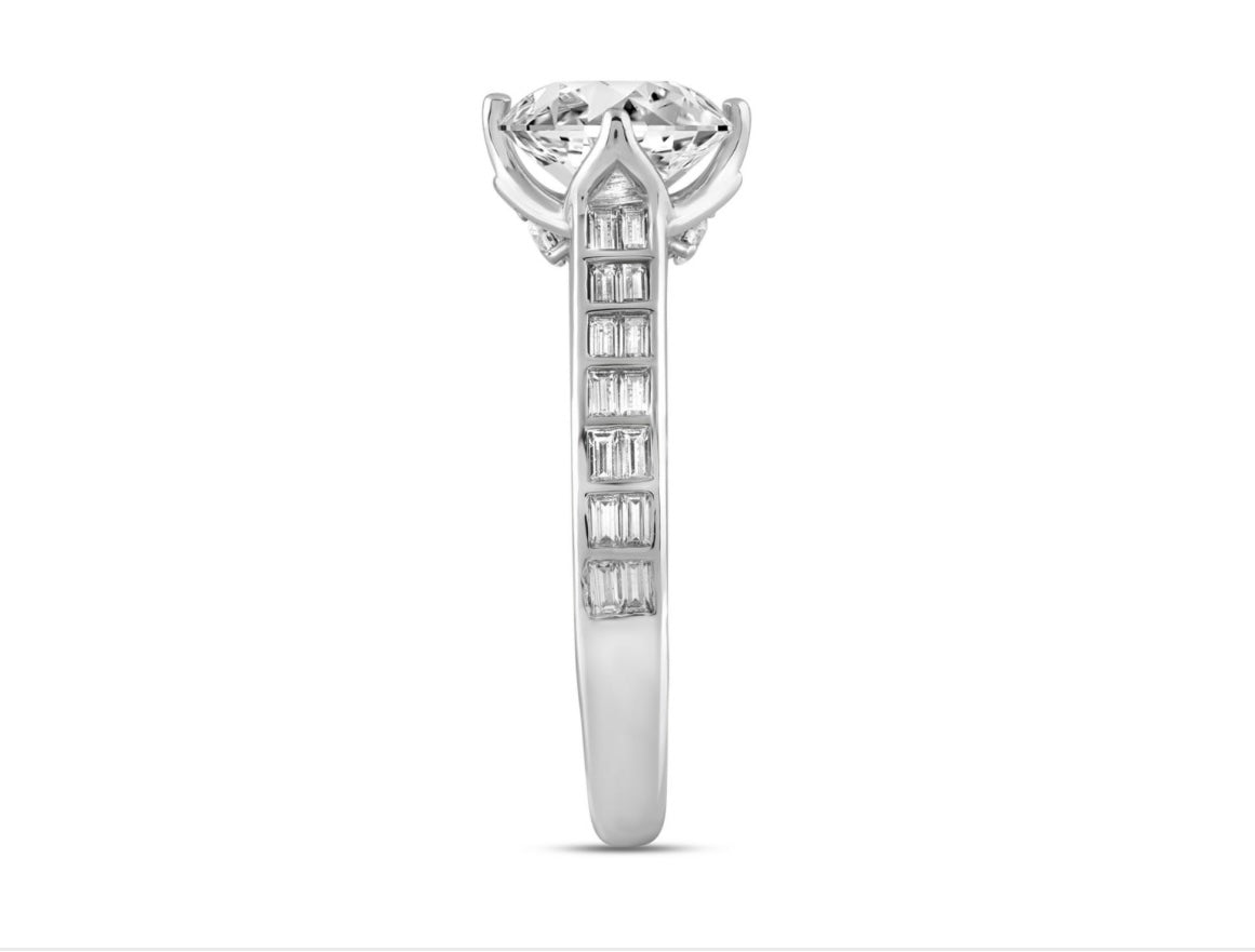 LADIES RING 2 1/2CT ROUND/BAGUETTE DIAMOND 14K YELLOW GOLD (CENTER STONE ROUND DIAMOND 2CT )