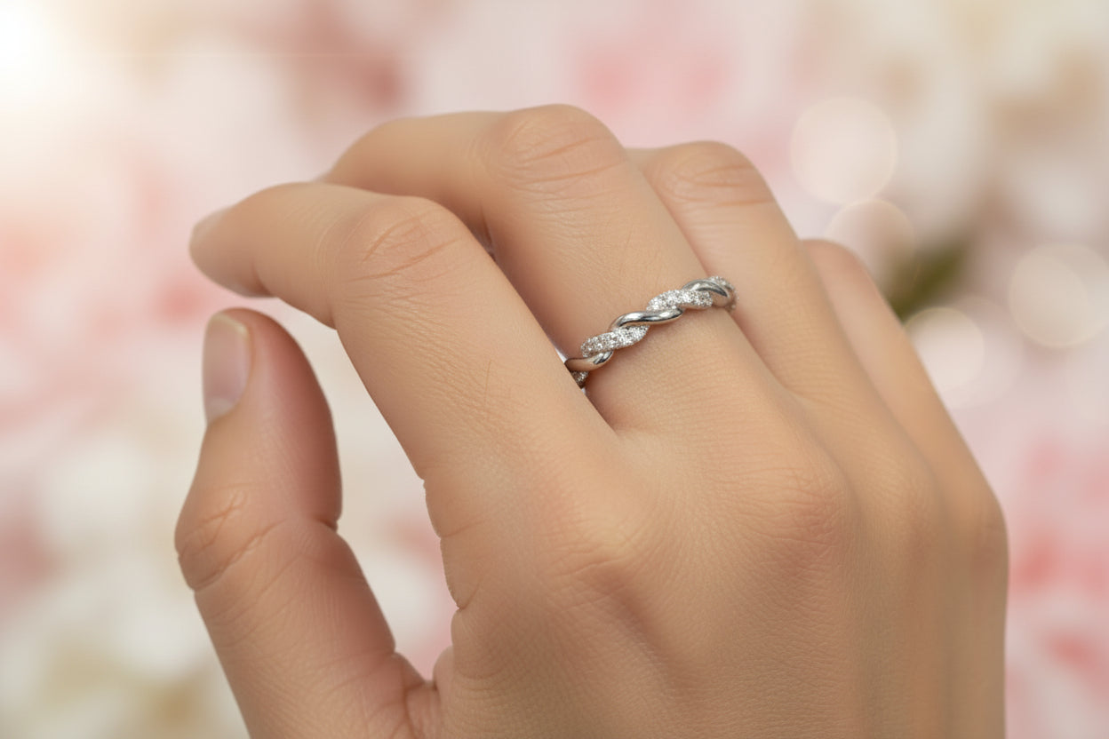 10k White Gold DIAMOND 0.10CTW Twist Ladies Band