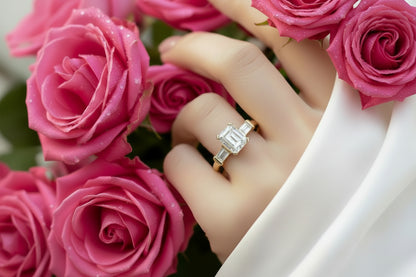 LADIES RING 3 1/4CT ROUND/EMERALD DIAMOND 14K YELLOW GOLD (CENTER STONE EMERALD DIAMOND 2.00CT)