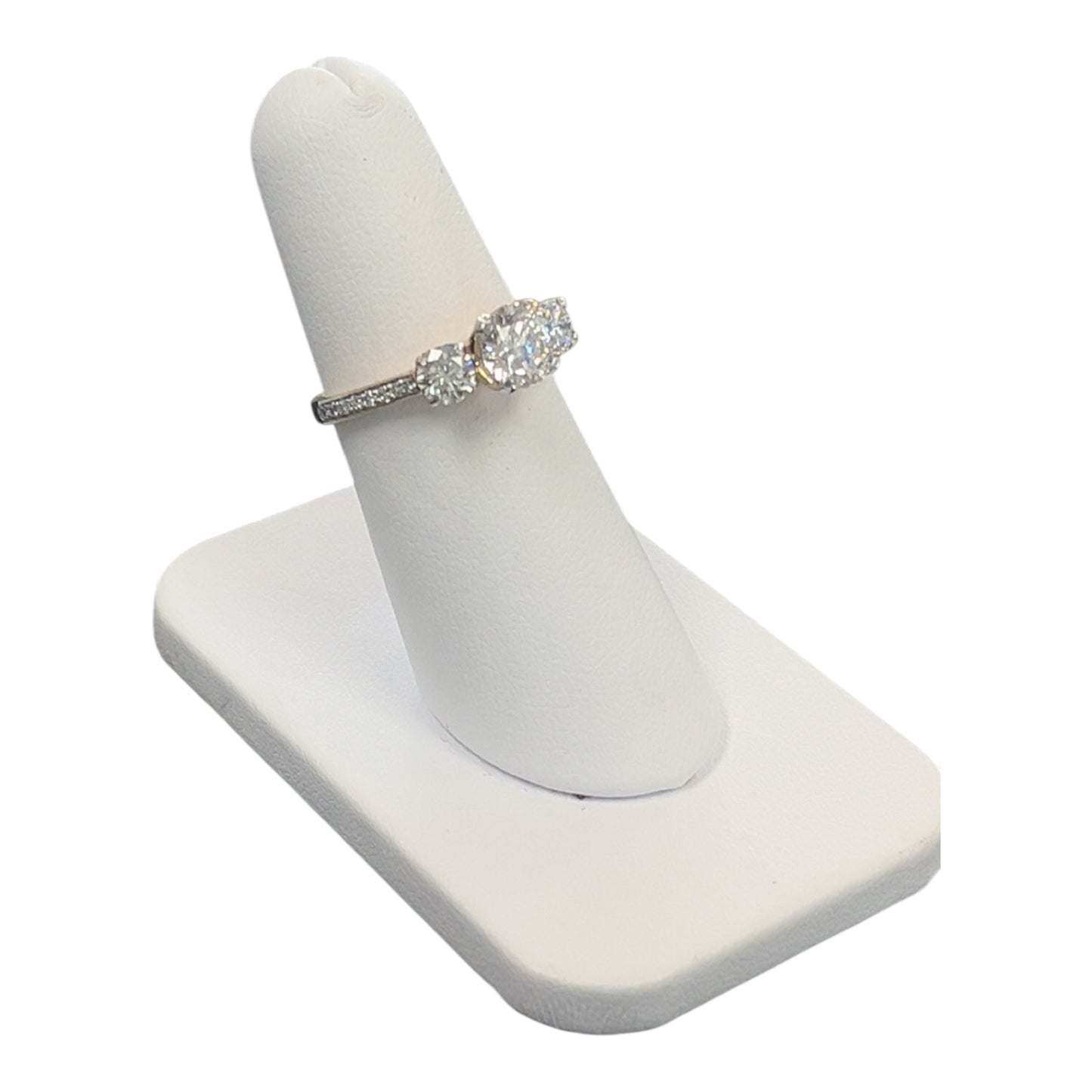 14k Yellow Gold Three Diamond Round Lab Ring (Center Round DIA 1.00CTR) Total 1.82CTW