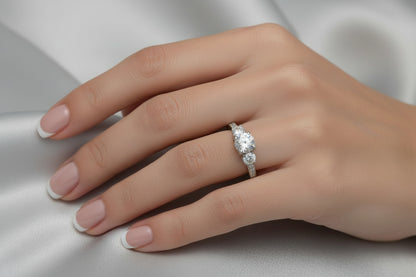 14k Yellow Gold Three Diamond Round Lab Ring (Center Round DIA 1.00CTR) Total 1.82CTW