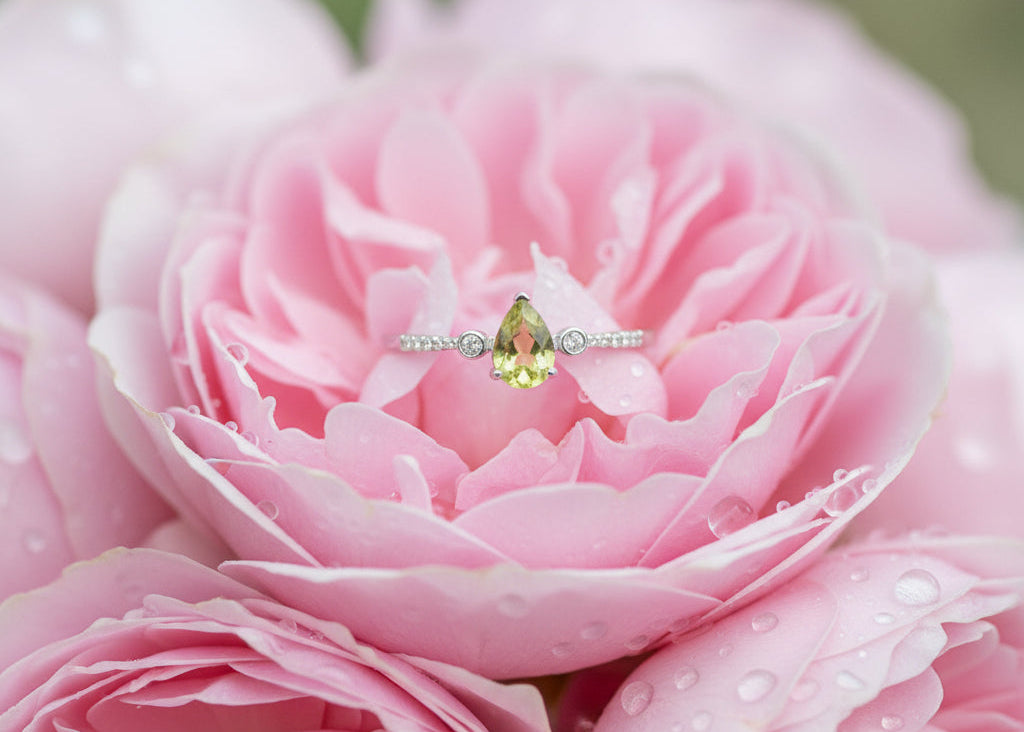10k White Gold Pear Peridot DIAMOND 0.5CTW Ring