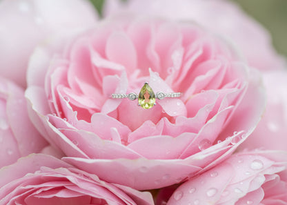 10k White Gold Pear Peridot DIAMOND 0.5CTW Ring