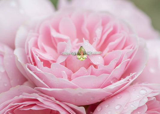 10k White Gold Pear Peridot DIAMOND 0.5CTW Ring